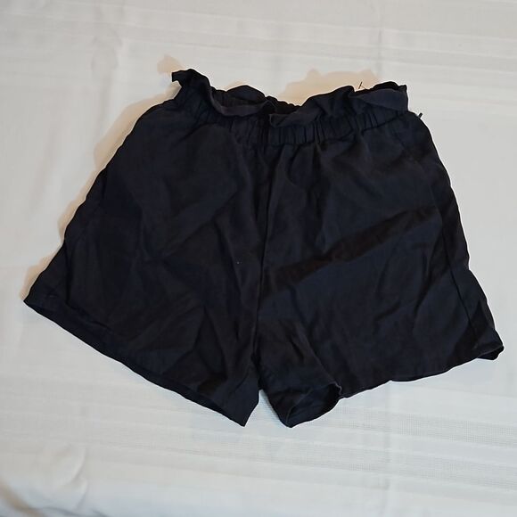 H&M Black paperbag shorts size 2 - Picture 1 of 8